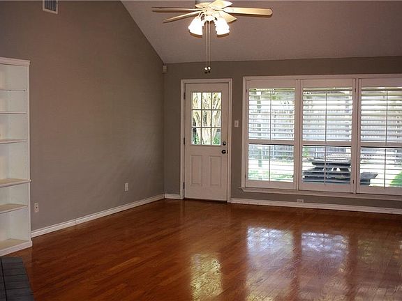 5th image of 4105 Drakestone Ave