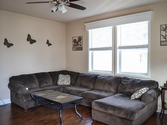 4th image of 442 Shorewood Ln