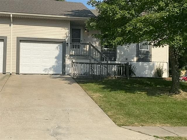 501 Younger Dr Harrisonville MO 64701