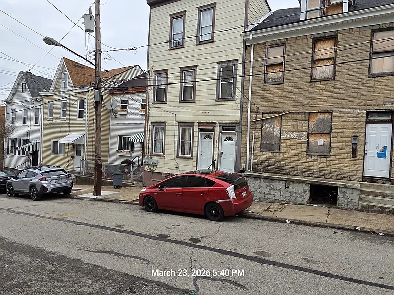 320 Hancock St — Photo 10