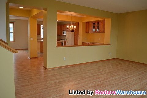 5th image of 1687 Village Trl E Unit 1