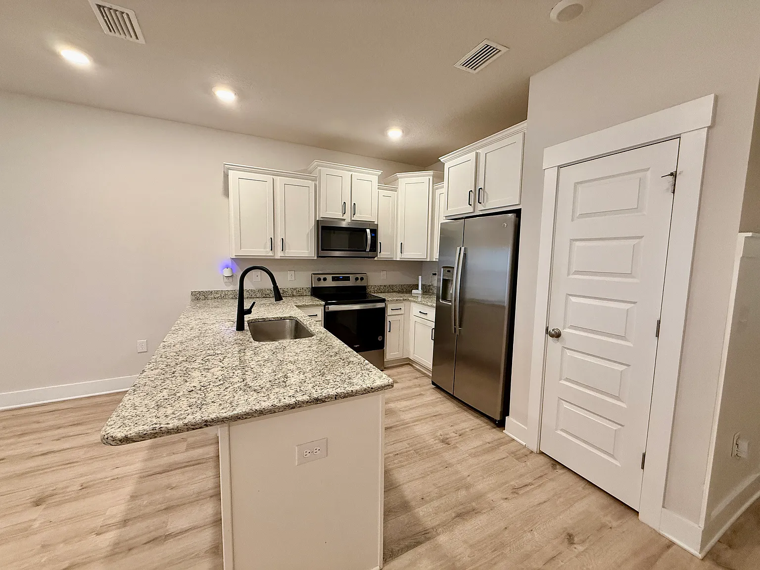 Pensacola Townhome — Photo 3