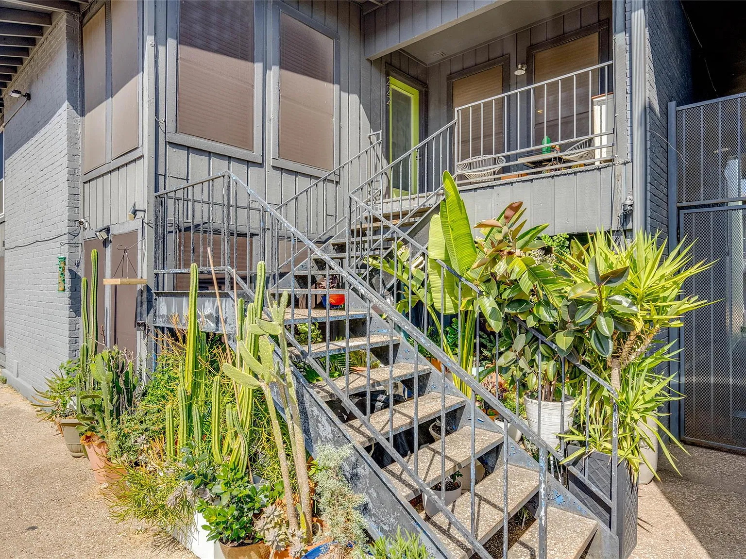 1 bed, 1.0 bath, 582 sqft, $1,250 — Photo 1