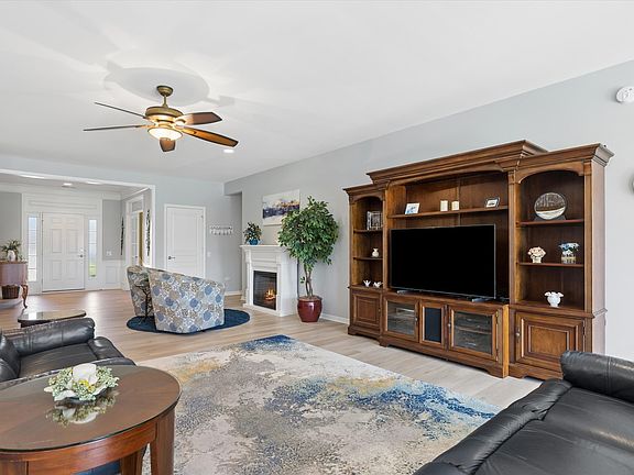 5th image of 1315 Illinois Ct
