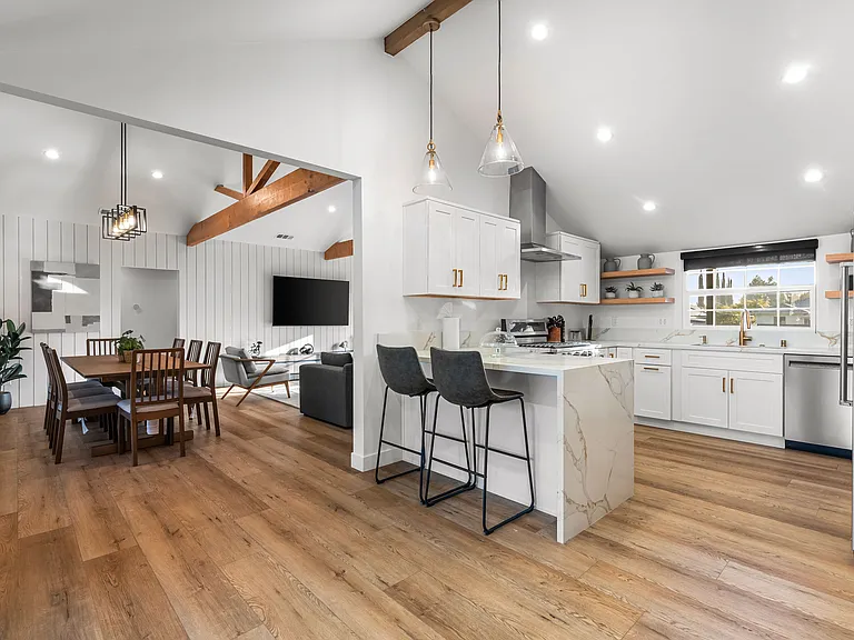 5827 Jumilla Ave — Photo 11
