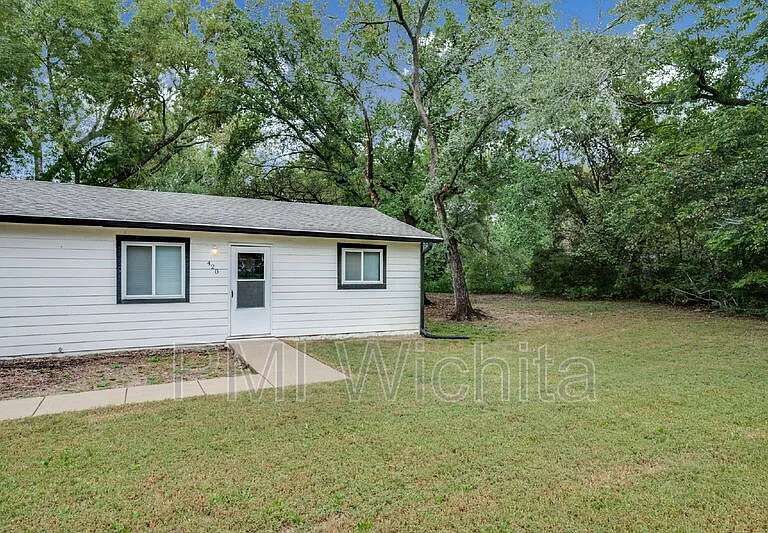 420 W Mahoney Dr — Photo 2