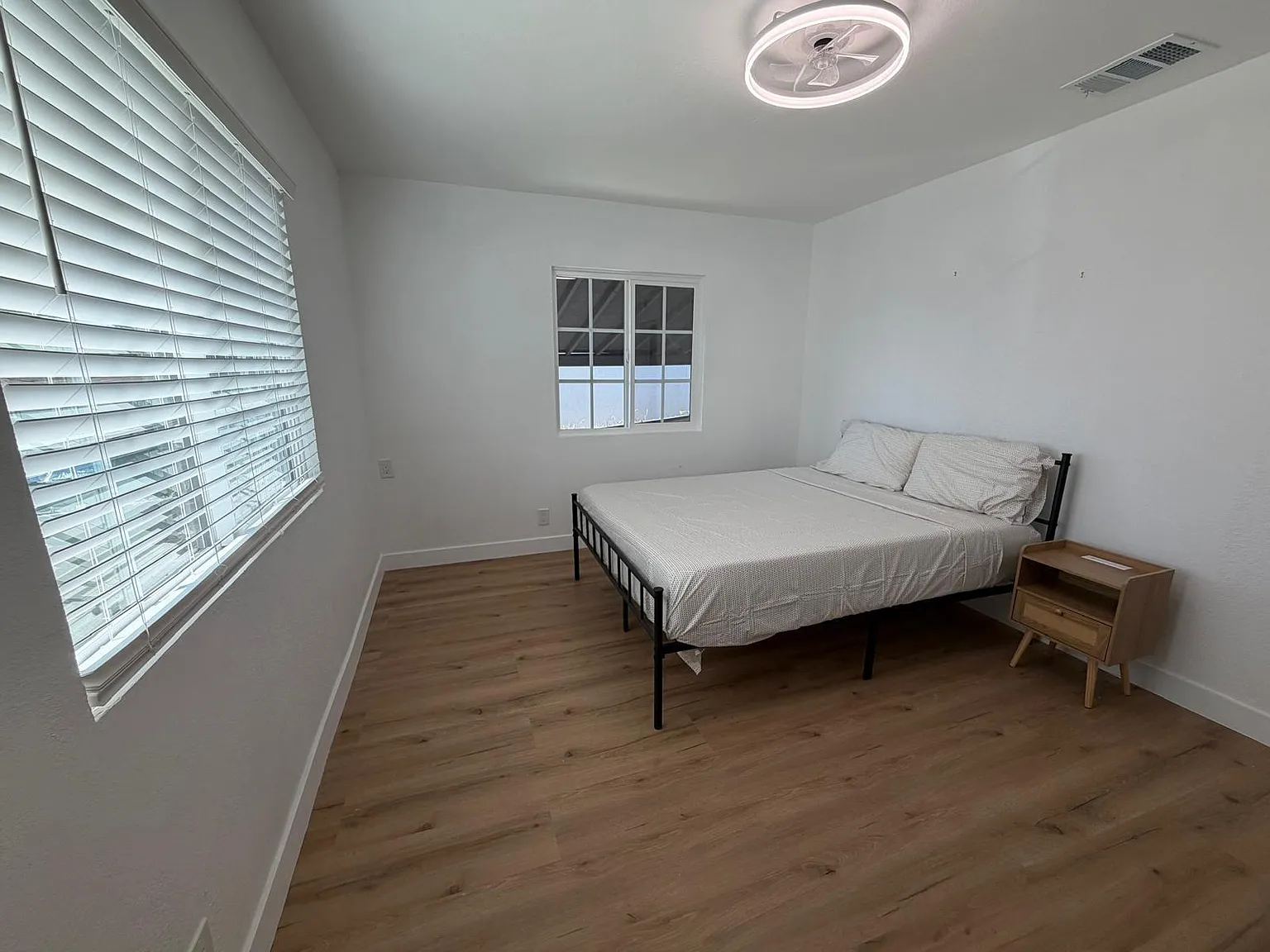 4 bed, 2.0 bath, 1662 sqft, $2,105 — Photo 4