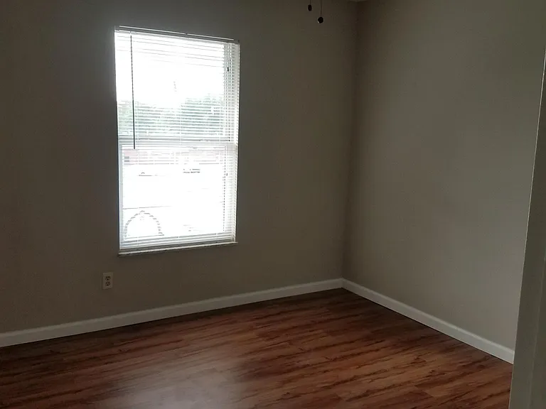 505 N Benton Ave — Photo 10