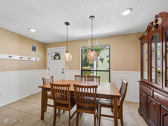 5th image of 8149 CORALBERRY Lane