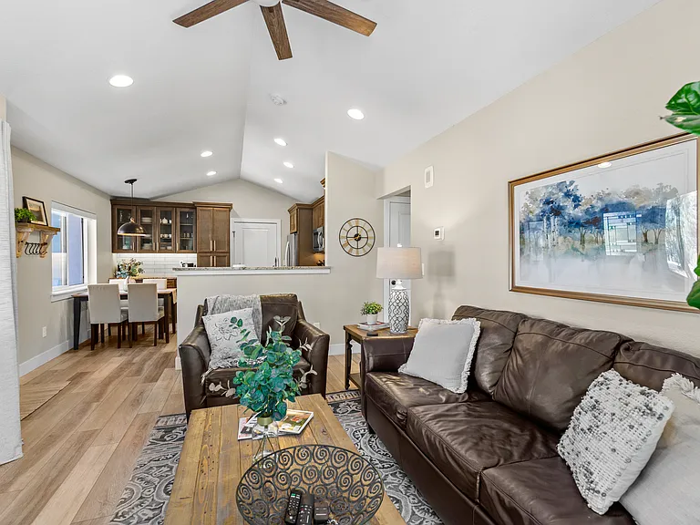 3175 Hamal Cir #B — Photo 10