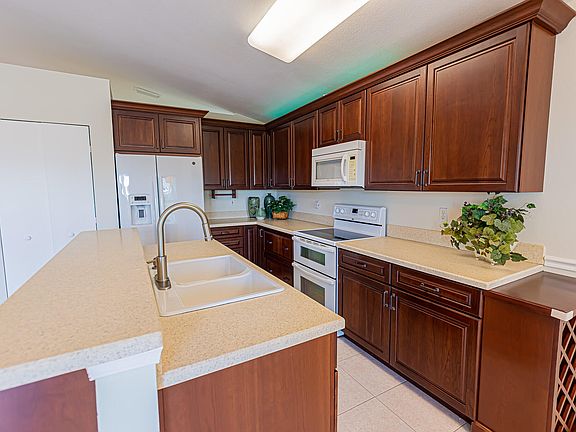 4th image of 606 NW Stanford Lane