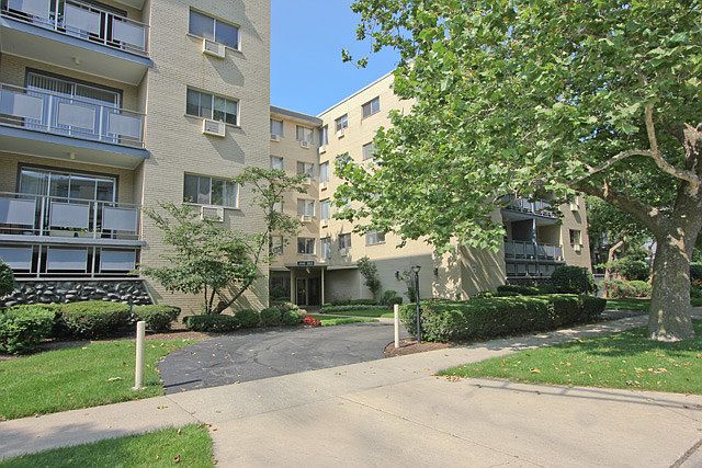 1st image of 1040 Erie St APT 205