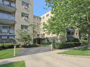 1040 Erie St APT 205, Oak Park, IL 60302