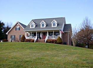 1282 Webb Cir, Dandridge, TN 37725