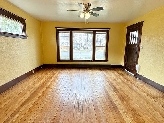 4th image of 2414 3rd St