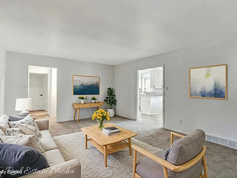 504 Brunswick Dr — Photo 3