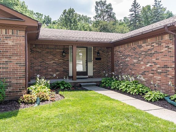 2nd image of 43229 Creekview Dr