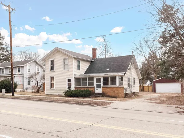 312 E Memorial Dr, Janesville, WI 53545