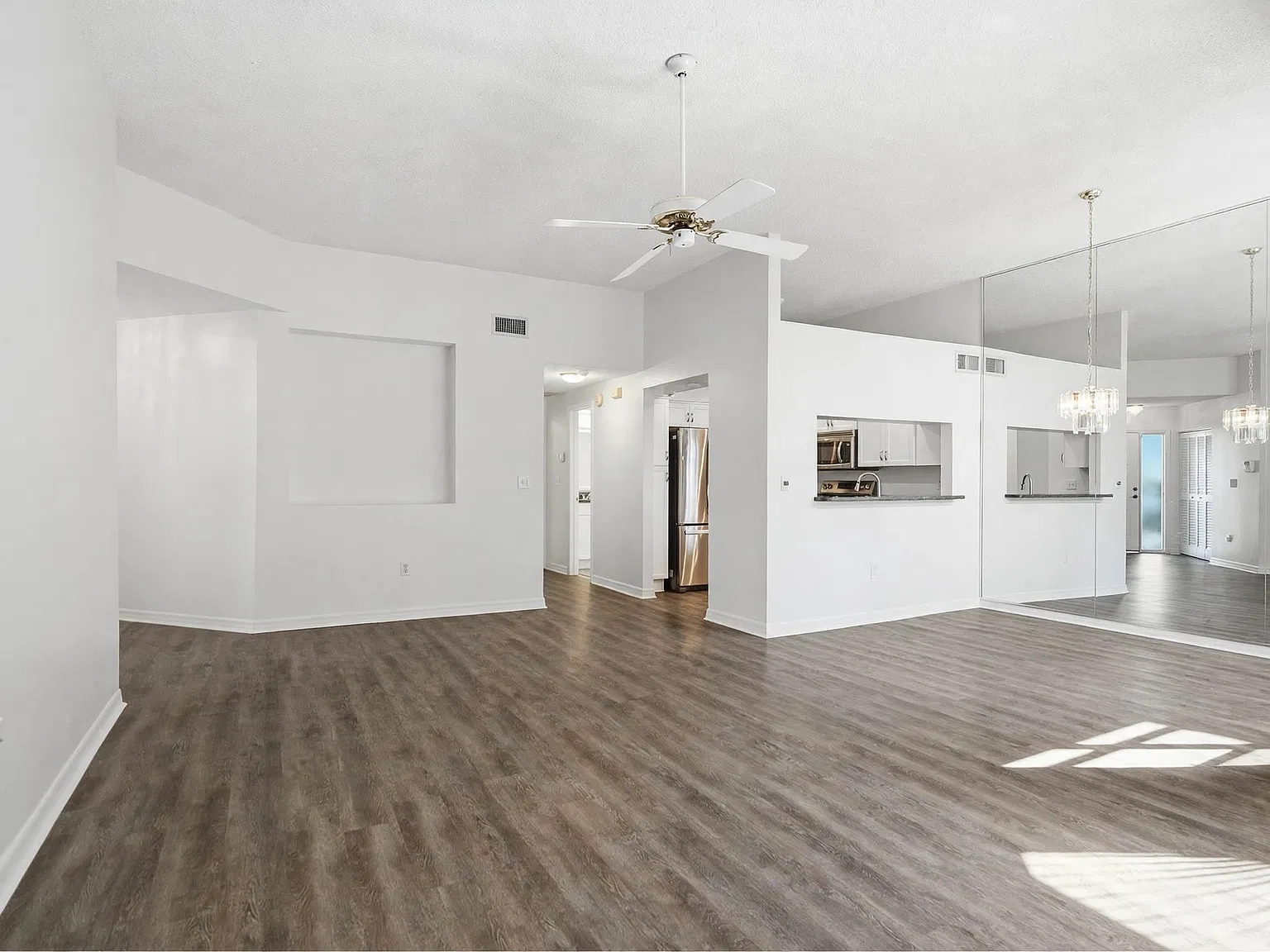 2 bed, 1237 sqft, $2,500 — Photo 3