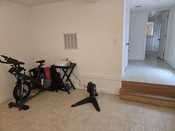 3rd image of 223 1/2 Hiawassee Ave