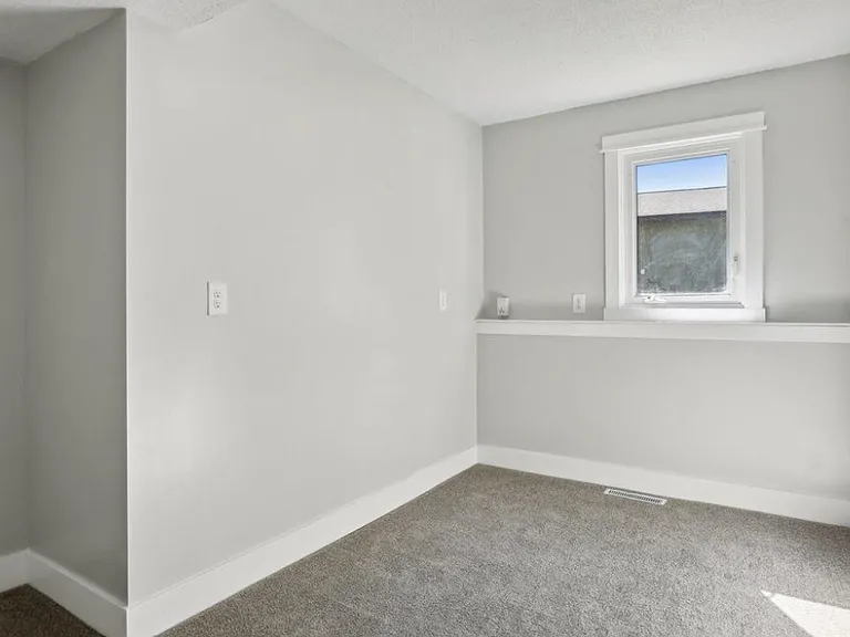 Flex room/ 6th bedroom in basement