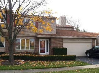 23 Pebblewood Trl, Naperville, IL 60563