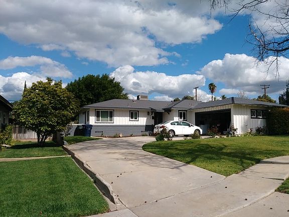 3rd image of 827 Robinhood Ln