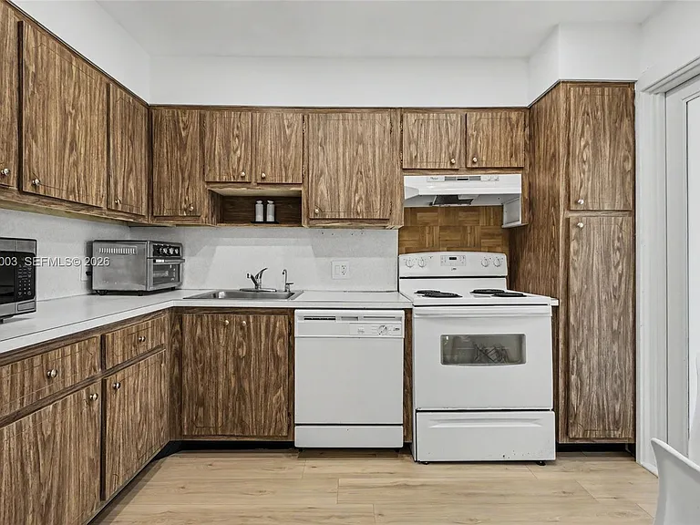 3150 N Palm Aire Dr #705 — Photo 7