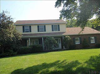 2nd image of 1520 Maplecrest Dr