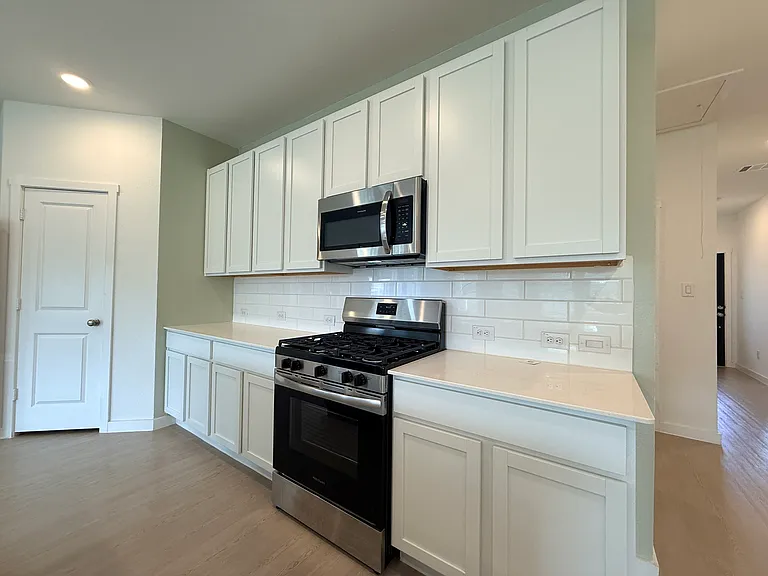 31979 Rustle Pkwy — Photo 5