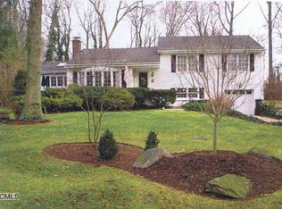 14 Ravenwood Rd, Norwalk, CT 06850