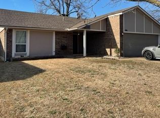 206 Cherokee Dr, Yukon, OK 73099