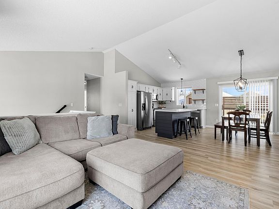 4th image of 20467 Gordon Ln