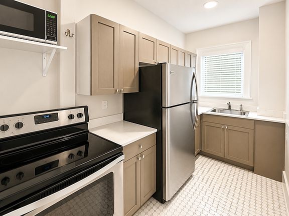 5th image of 1508 N Robinson Ave #1