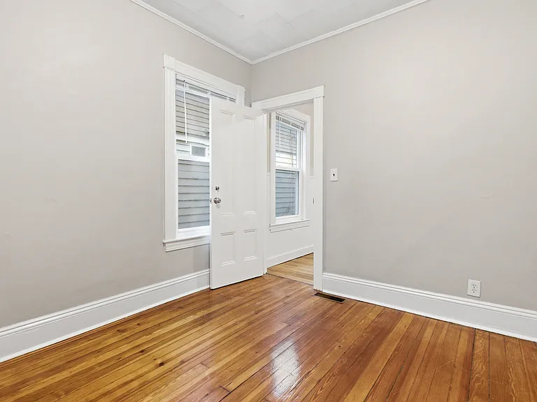 35 Oakland St #1 — Photo 10