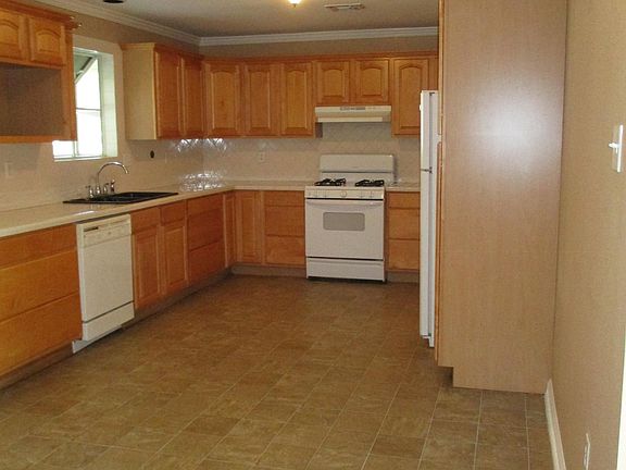 3rd image of 512 Camellia Ave