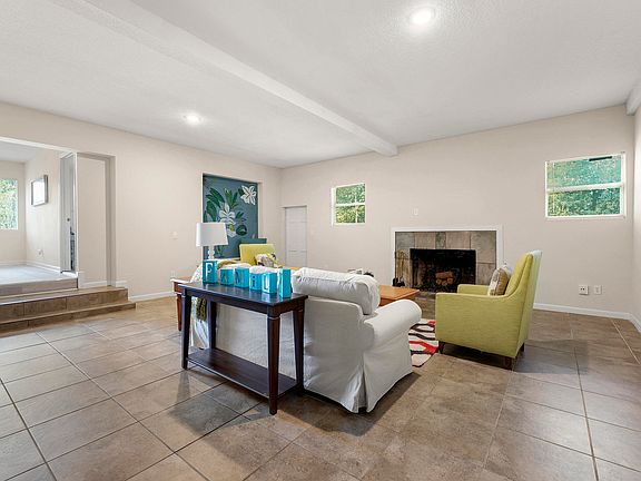 4th image of 2833 Emily Ln