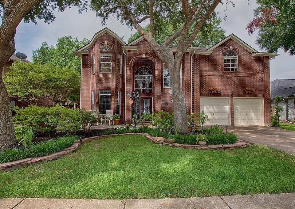 Absolutely gorgeous home with amazing garden and front porch area. Wonderful mature trees shade the yard and has the best curb appeal on the block!