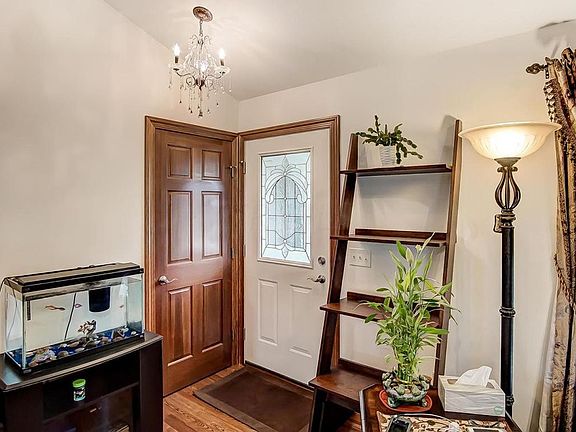 3rd image of 80 Woodlake Trl
