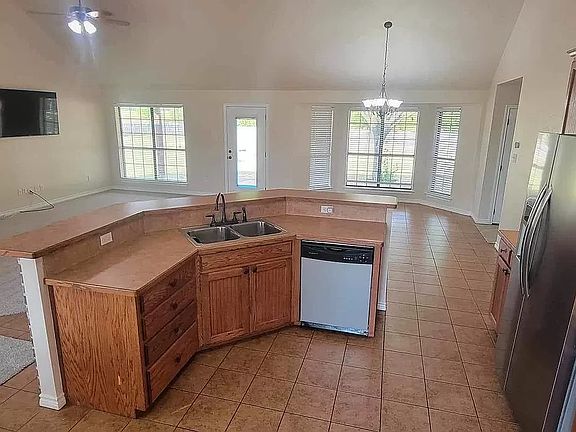 5th image of 117 Deer Creek Dr