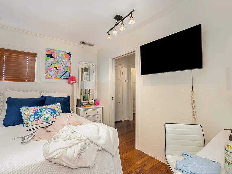 4220 Lovers Ln — Photo 22