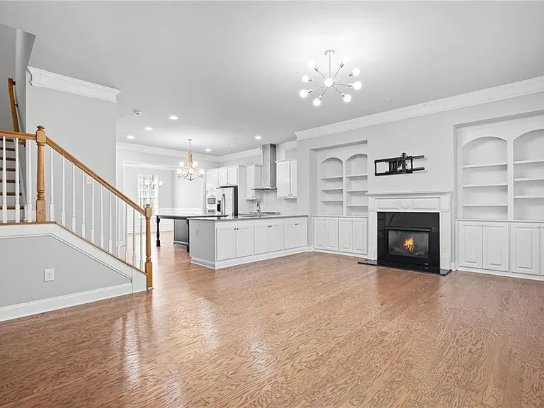 335 Rose Garden Ln — Photo 5