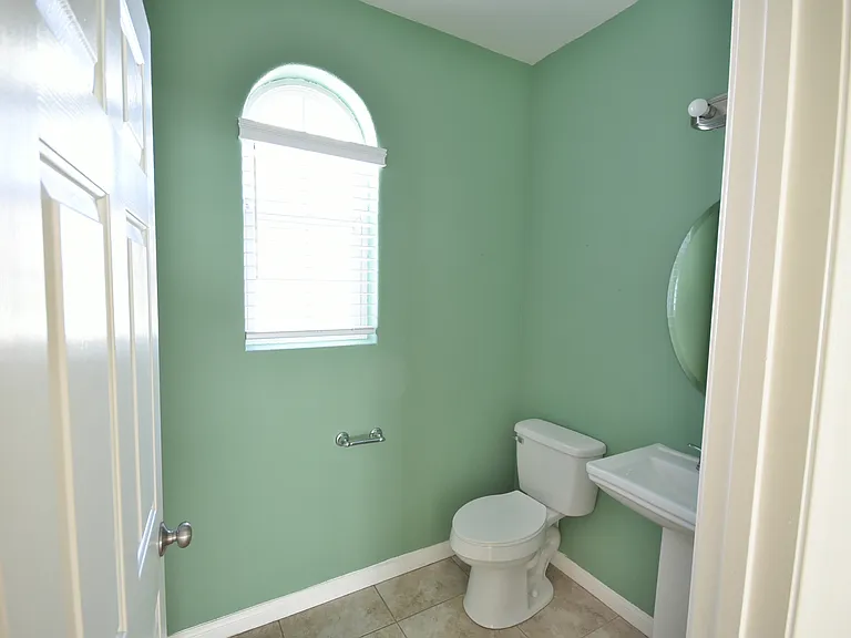 3041 Lake Como Ave — Photo 15