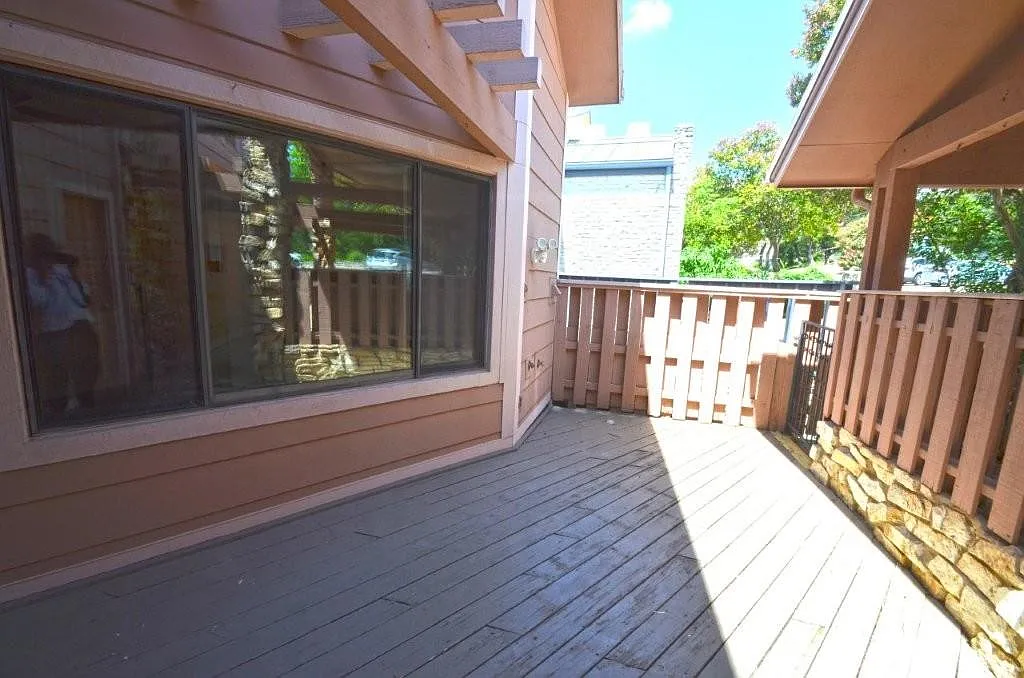 4 bed, 2.5 bath, 2284 sqft, $3,800 — Photo 4
