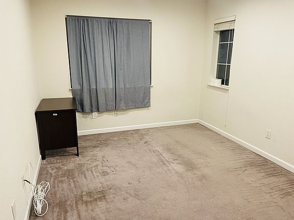 4th image of 76 Bay Ct