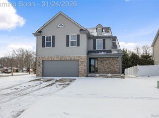9005 Birch Pointe Dr, Newport, MI 48166