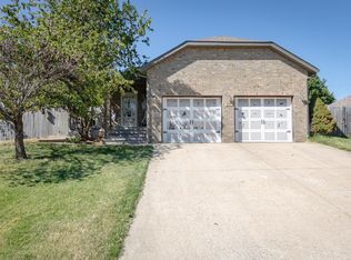 577 S Canterbury Ln, Nixa, MO 65714