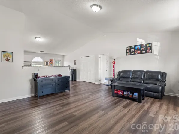 1009 Braxton Dr, Concord, NC 28025