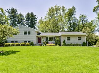 8 Delwood Ln, Tinton Falls, NJ 07724