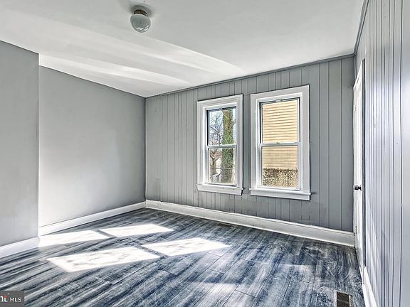 4th image of 78 Walnut St